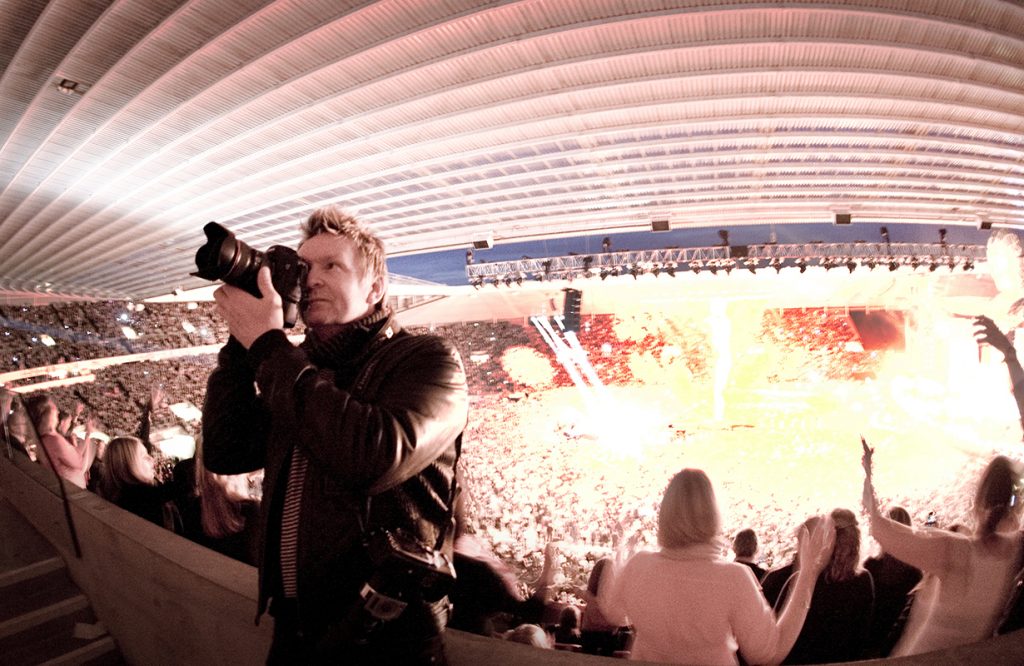 DAVID SHOOTING AT THE STADIUM OF LIGHT